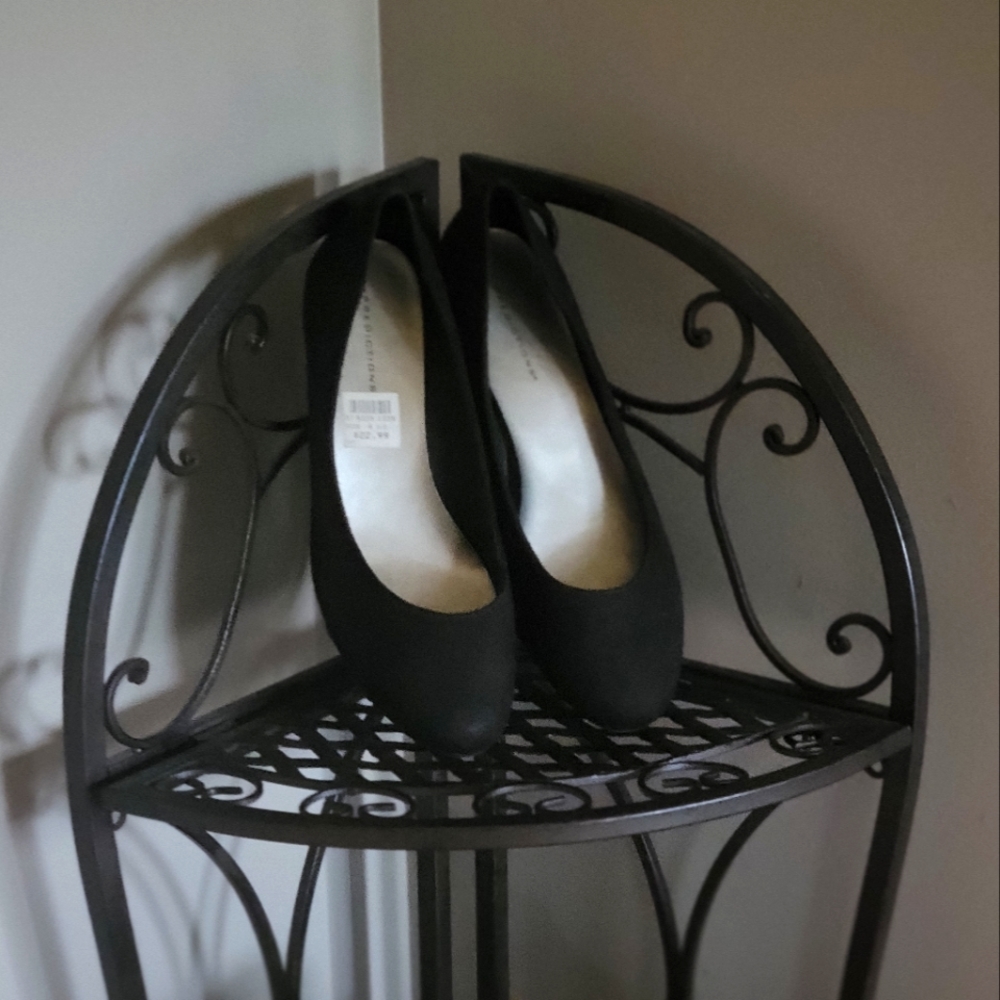 Predictions Kitten Heeled Flat Style Shoe